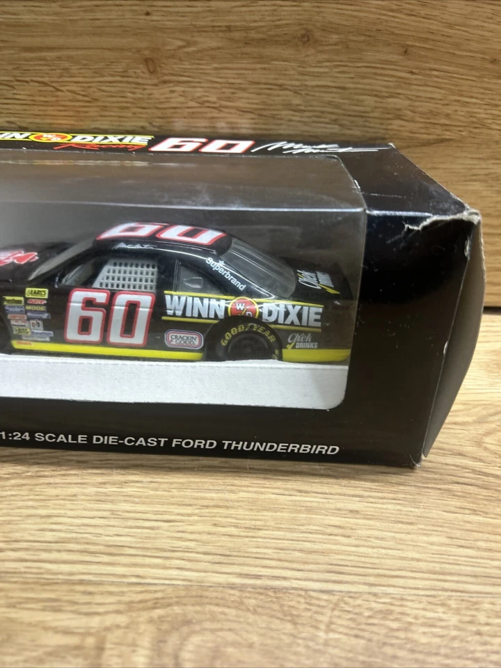 Revell NASCAR #60 1994 Mark Martin The Beef People Winn Dixie GMP diecast 1:24 Foto 2 de 4
