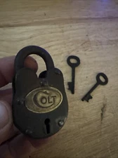 Colt Rifles Padlock Lock Key Set Western Yellowstone Cowboy Indian Rodeo METAL