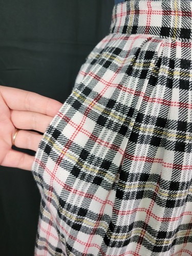 Vintage Marshall Fields Red/Black/White Plaid Skirt w Pockets Size 6P - Picture 4 of 16
