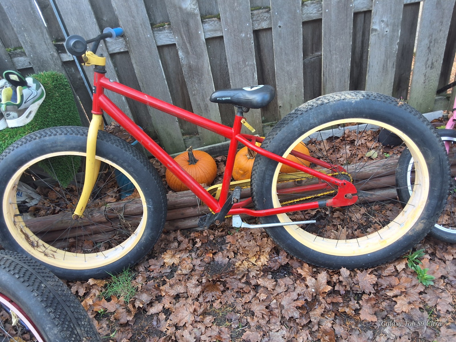 Mongoose Beast fat tire MOUNTAIN BIKE / 26inch BMX Bike