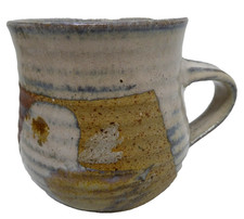 VINTAGE VICTORIA HOWLETT  TOR AUSTRALIAN POTTERY HANDMADE BIRD DECORATED MUG CUP