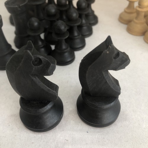 Vintage Unicorn Chessmen Staunton Set Weighted Boxwood King = 7.5cmH Made France - 第 6/12 張圖片
