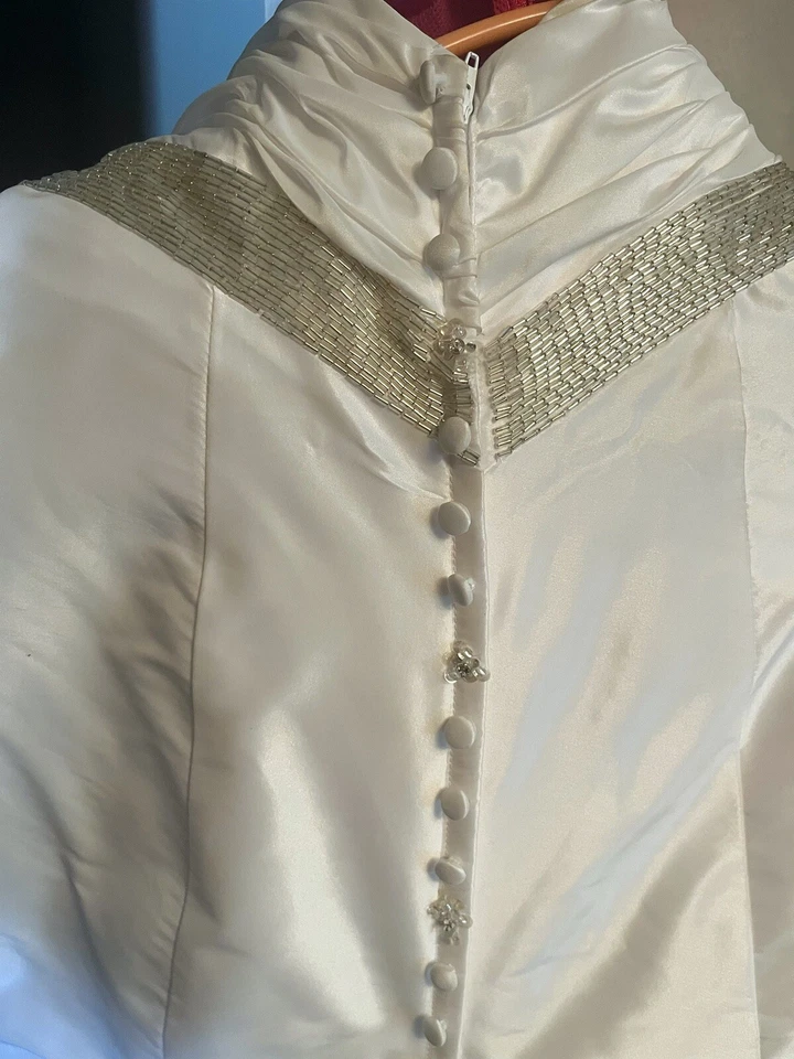 Vestido de novia y velo Allure Brides Foto 2 de 4