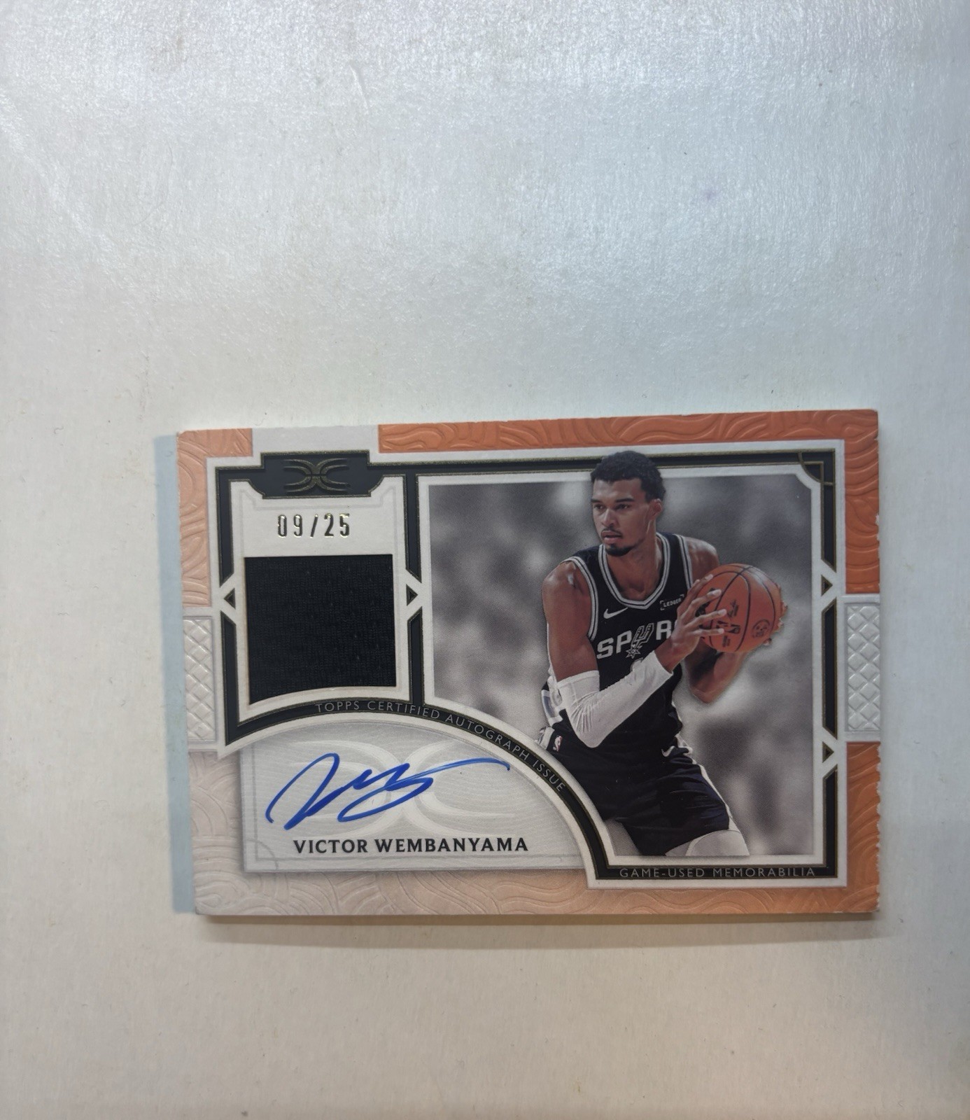 2025-26  VICTOR WEMBANYAMA 09/25 Topps definitive collection Basketball