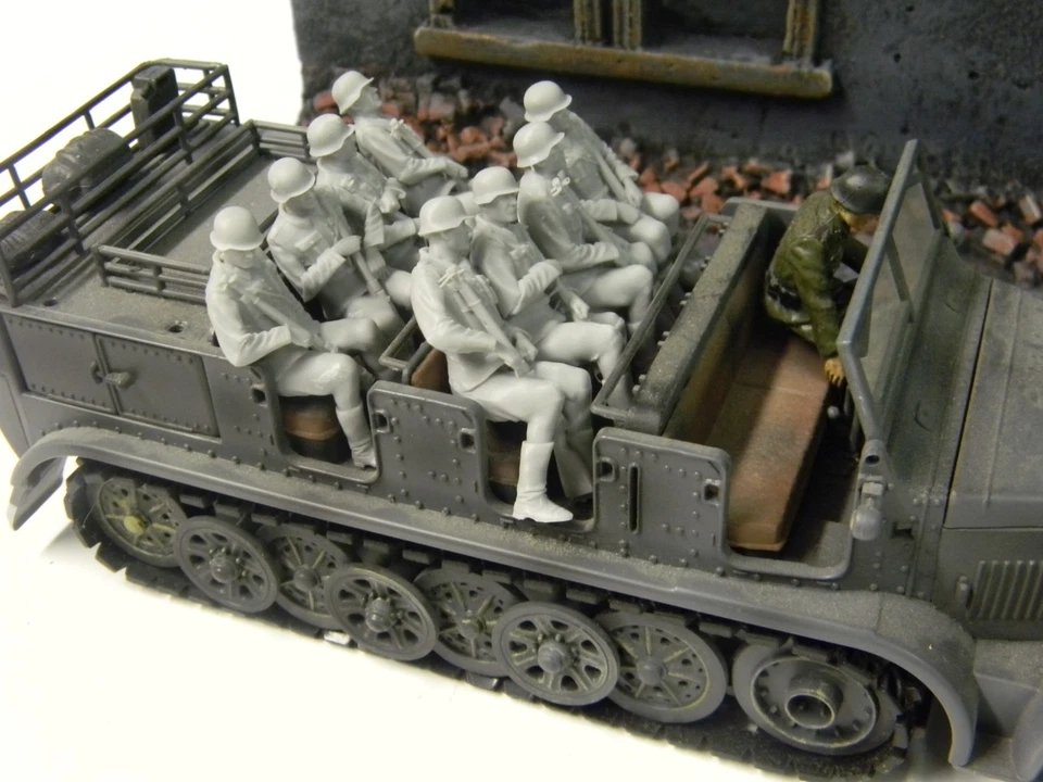 9 figuras alemanas de transporte de 8 toneladas del siglo XXI 1/32 sin pintar (Lista de diciembre Foto 4 de 4