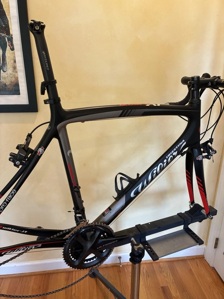 Cuadro de bicicleta de carretera de carbono Wilier Trestina Izoard XP y Ultegra 6800 talla XL o 58 Foto 2 de 4