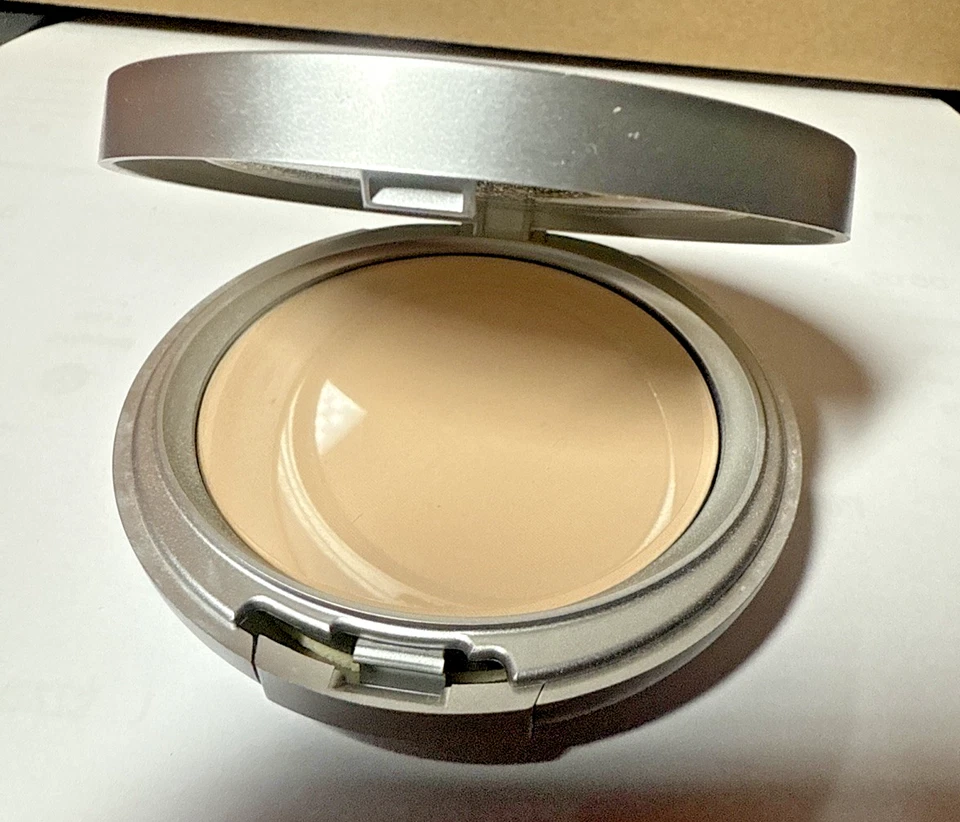 Base en polvo perfeccionadora Elizabeth Arden White Glove, PORCELANA 8 g nueva sin caja Foto 2 de 4