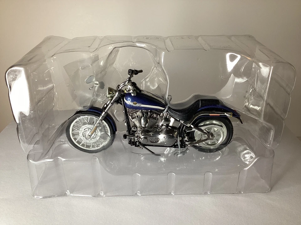 Harley-Davidson Softail Deuce 2003 American Muscle escala 1:18 ERTL Foto 2 de 4