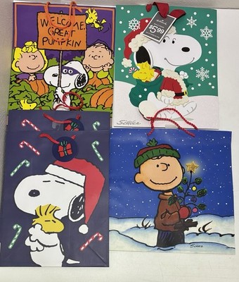 Snoopy Christmas Hallmark Gift Bags Lot Of 5 Schulz Designs Pumpkin Patch 10x13