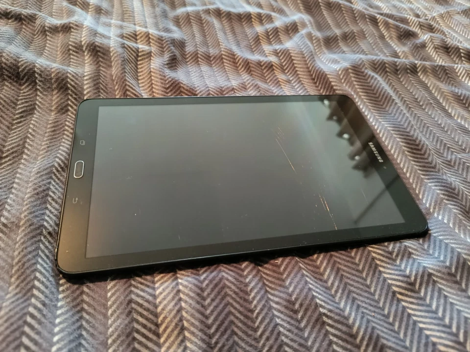 Samsung Galaxy Tab E SM-T560 1.5GB RAM 8 GB, Wi-Fi, 9.6 in - Black - Image 3 of 4