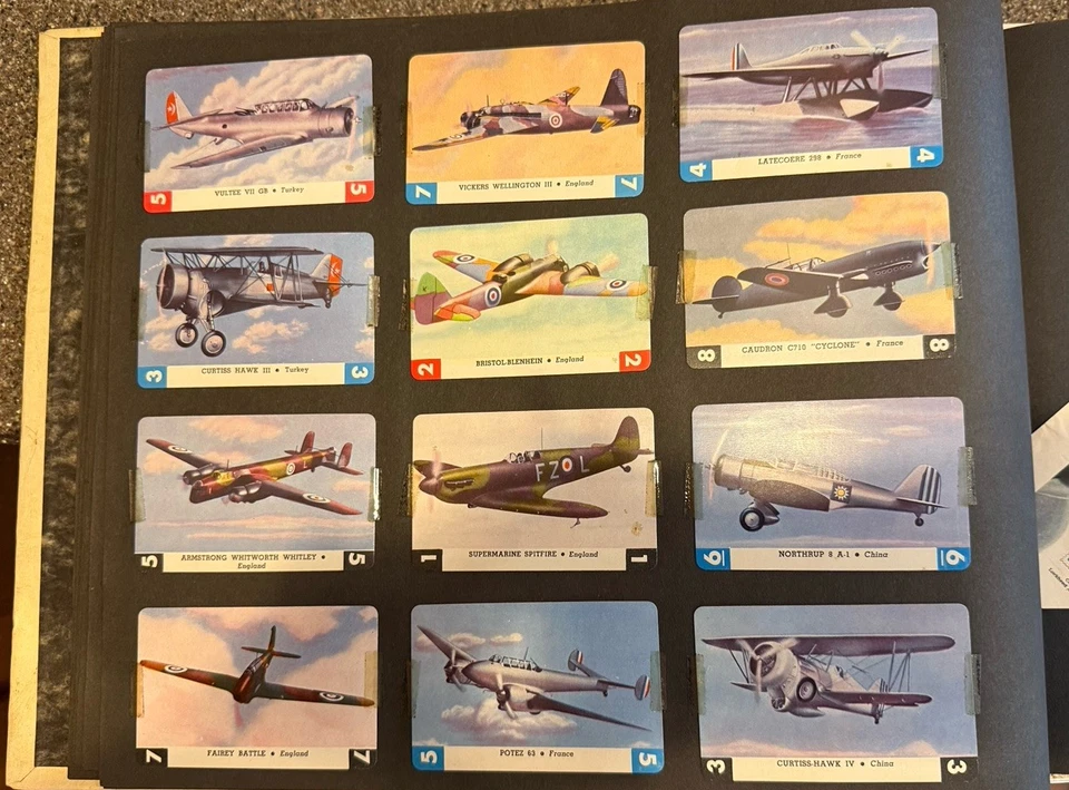 Antiguo álbum de recortes de periódicos de la Segunda Guerra Mundial de 1940 cubierta de avión mediados de siglo único en su clase Foto 4 de 4