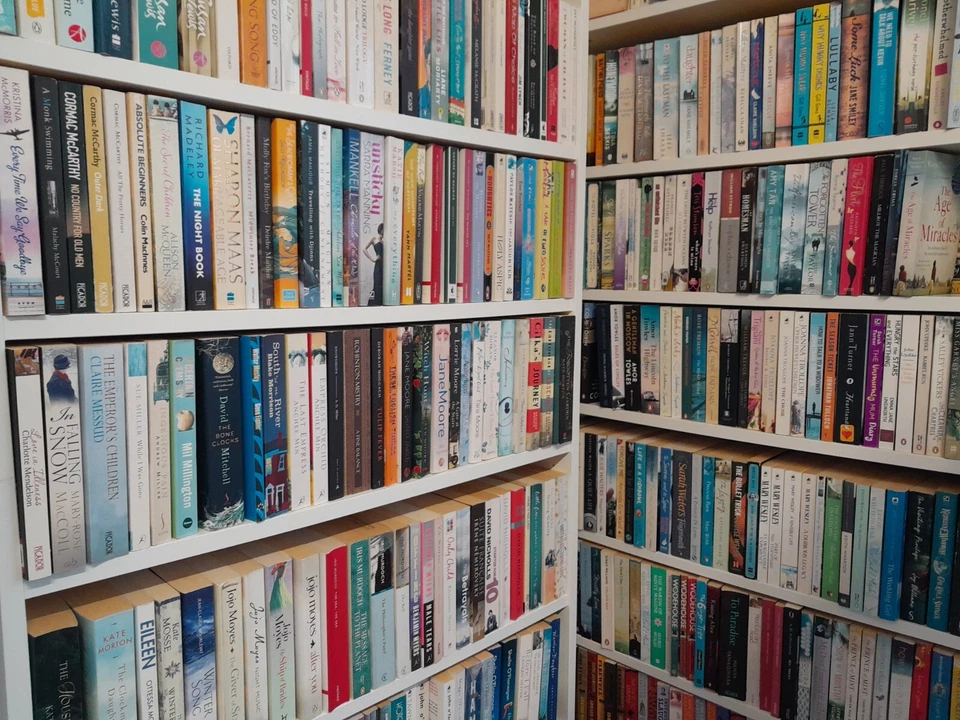 fiction books bundle X25 Stock Clearance  - Image 2 of 4