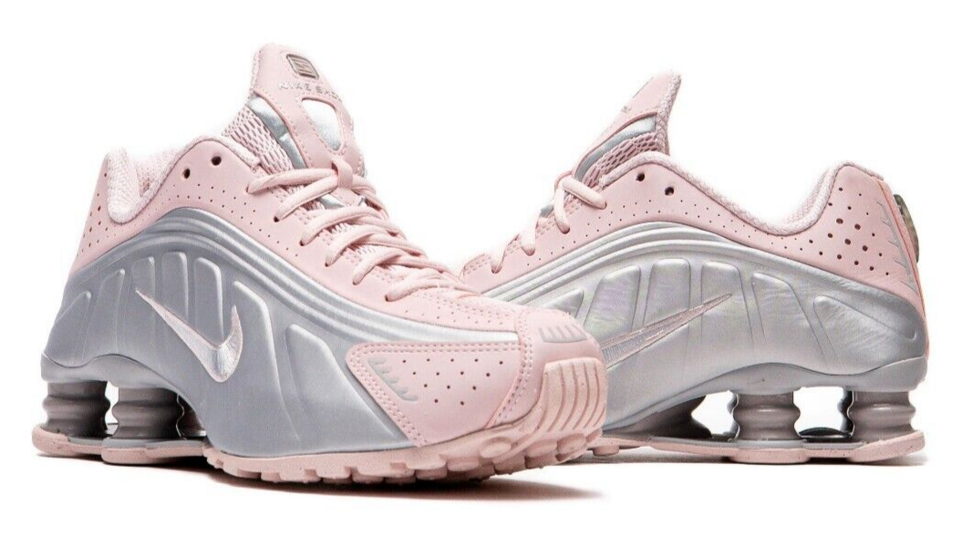 【Nike】Shox R4 Barely Rose llic Platinum ★人気 22-26★ Nike-Shox-R4-Barely-Rose-