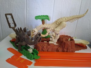 hot wheels jurassic starter set