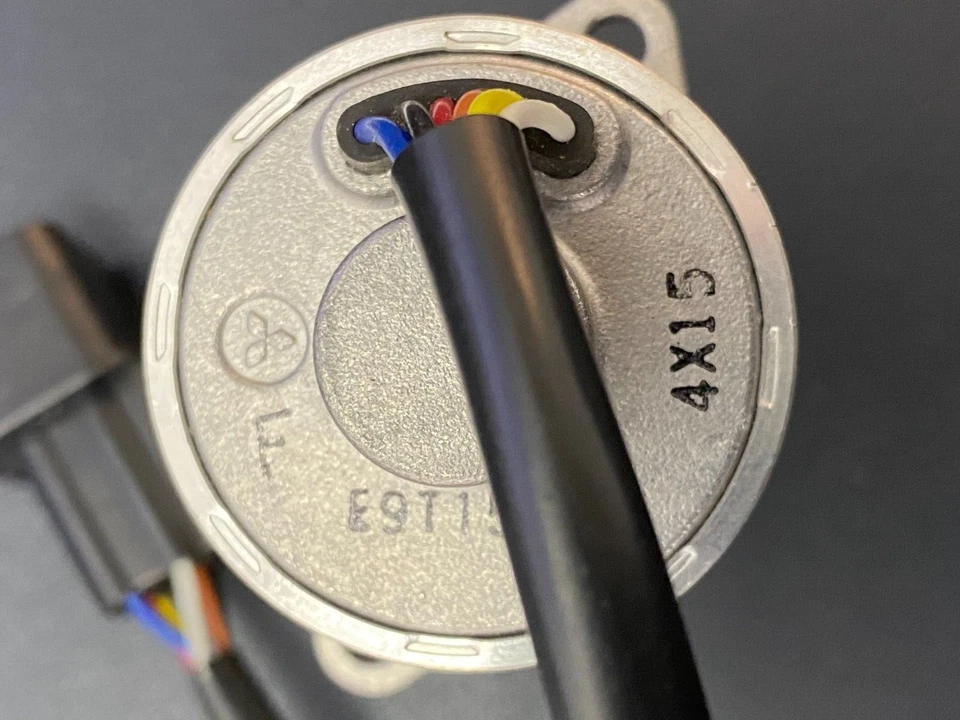 OEM Mitsubishi MD614264 / AC306 NUEVO Válvula de control de aire de ralentí Hecha en Japón Foto 4 de 4