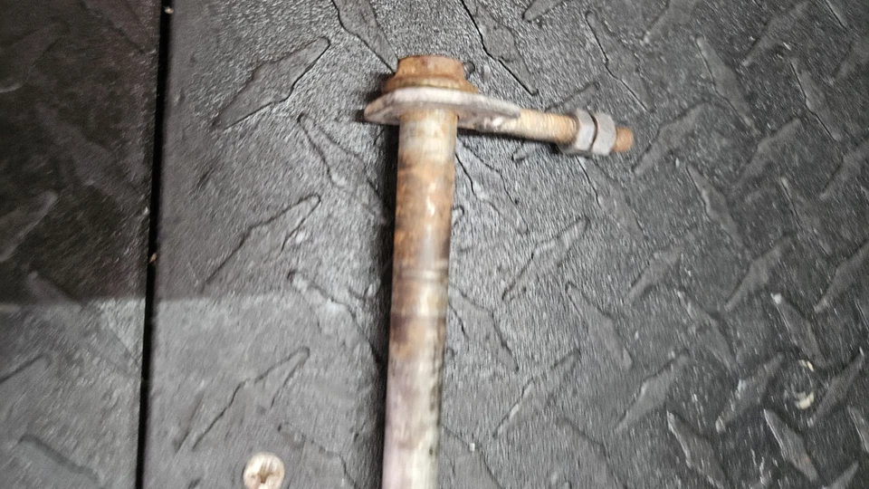 2006 年本田 CR85 CR 85 CR85R 后轴后轮轴螺栓原始设备制造商  — 第 3/4 张图片