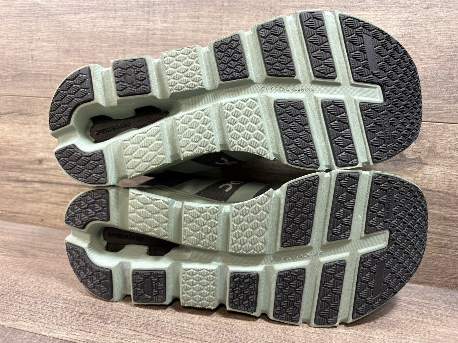 On Cloud Cloudrunner Gray Running Shoes Sneakers … - image 13