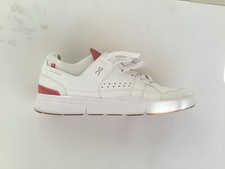 On Cloud  The Roger Clubhouse   White Rose Tennis Sneakers Size 9.5 US.