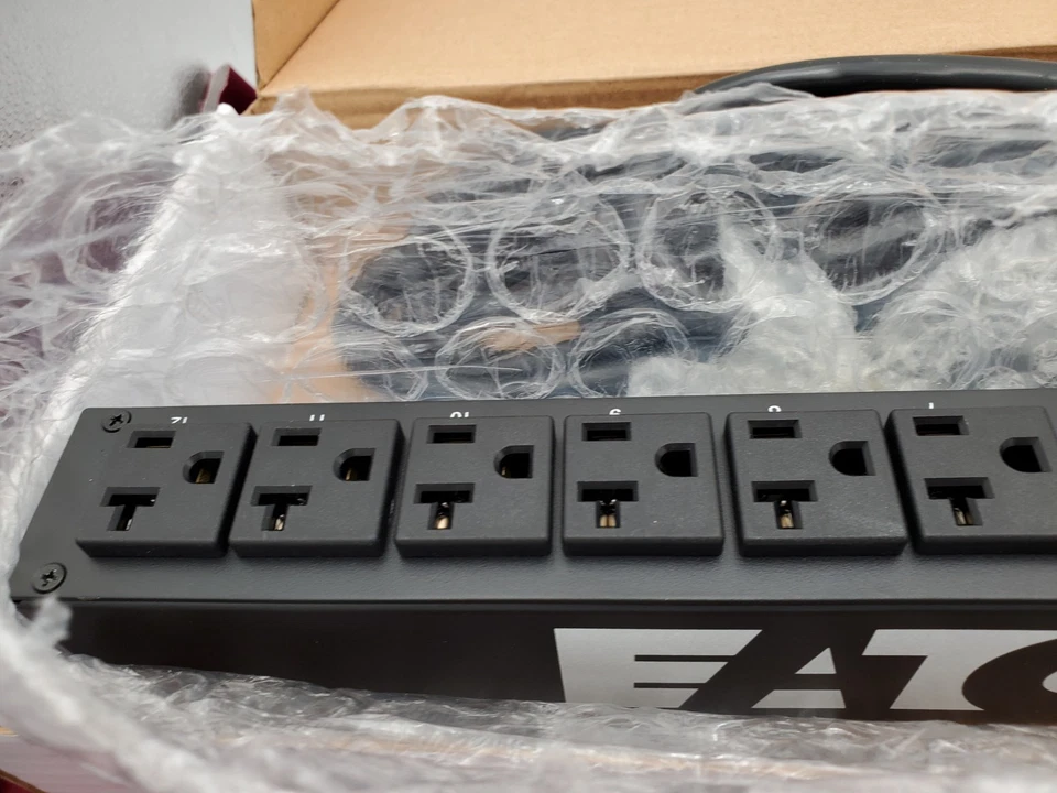Eaton EPBZ82 Basic Rack PDU 1U, L5-20P Input, 1.92 KW Max, 100-120V, 15 Cord - Image 3 of 4