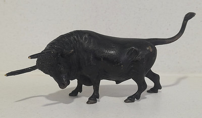 Kleine antike österreichische kaltbemalte Bronze Stier Figurine 14 cm lang