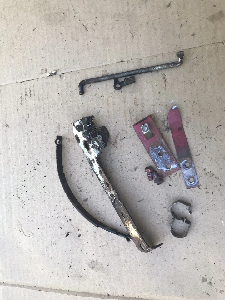 Soporte de resorte de bloqueo de cortacésped Snapper 21351P parte 7032416YP, 7032417YP {5V} Foto 2 de 3