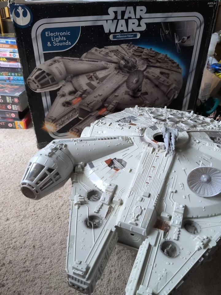 Vintage Millennium Falcon Vehicle Star Wars Original Trilogy 2004 Hasbro In Box - Image 2 of 4