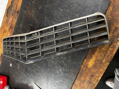78 CAMARO UPPER GRILL / GRILLE BASE MODEL - Picture 3 of 10