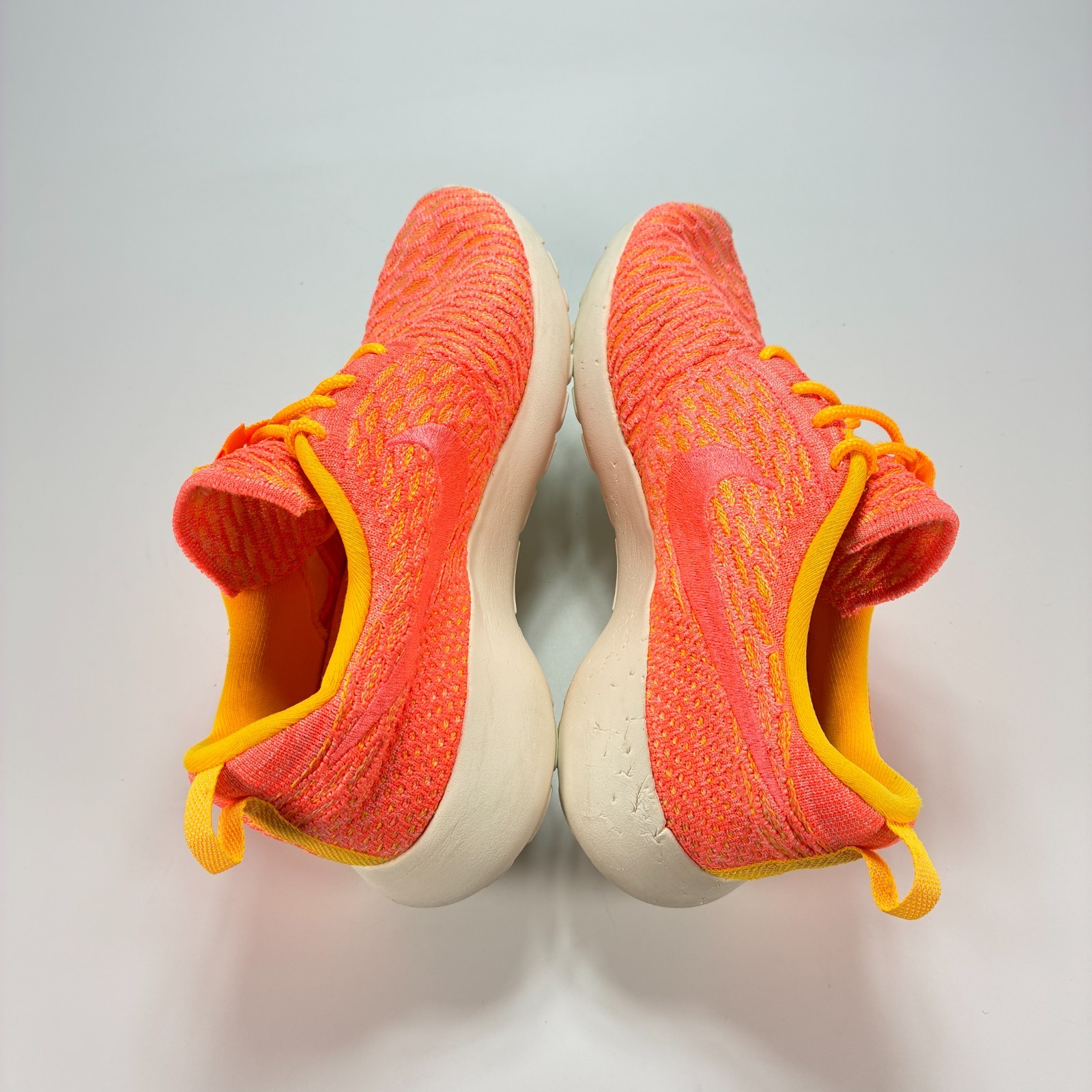 Nike Roshe Run Flyknit Orange Peach Running Shoes 704927-802 Women's Size 7