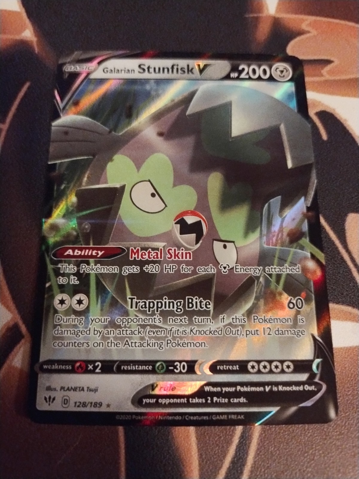 Galarian Stunfisk V 128/189 Swsh03: Darkness Ablaze Holo-NM