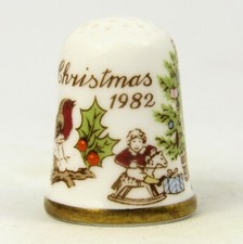CAVERSWALL THIMBLE 'CHRISTMAS 1982' (TM020)