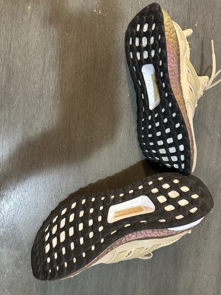 Women’s Adidas ultraboost 1.0 Beige With Rose Gold Metallic Size 7 CUTE SEXY - Image 3 of 4