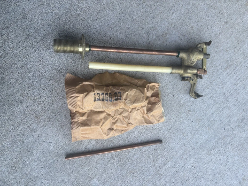 Herrajes de inodoro antiguos de cobre, armario de agua, NOS Foto 2 de 4