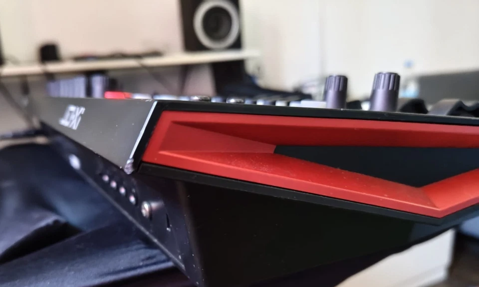 Roland JD-Xi Synthesizer-Workstation inkl. OVP und Mikro - Bild 2 von 4