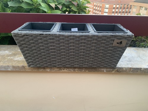 2 Jardineras para colgar balcon. Nuevas + 1 de suelo Medidas 47 x 17 x 15 cm - Imagen 2 de 4