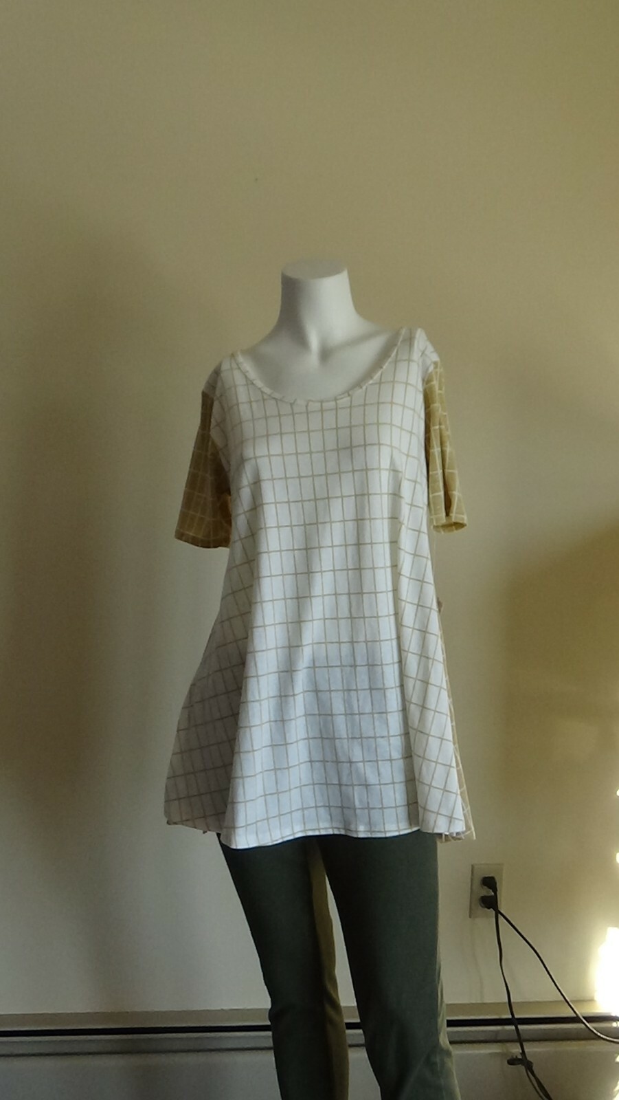 NWT Lula Roe Perfect T Gold Womens Short Sleeve Blouse Top Size XXS