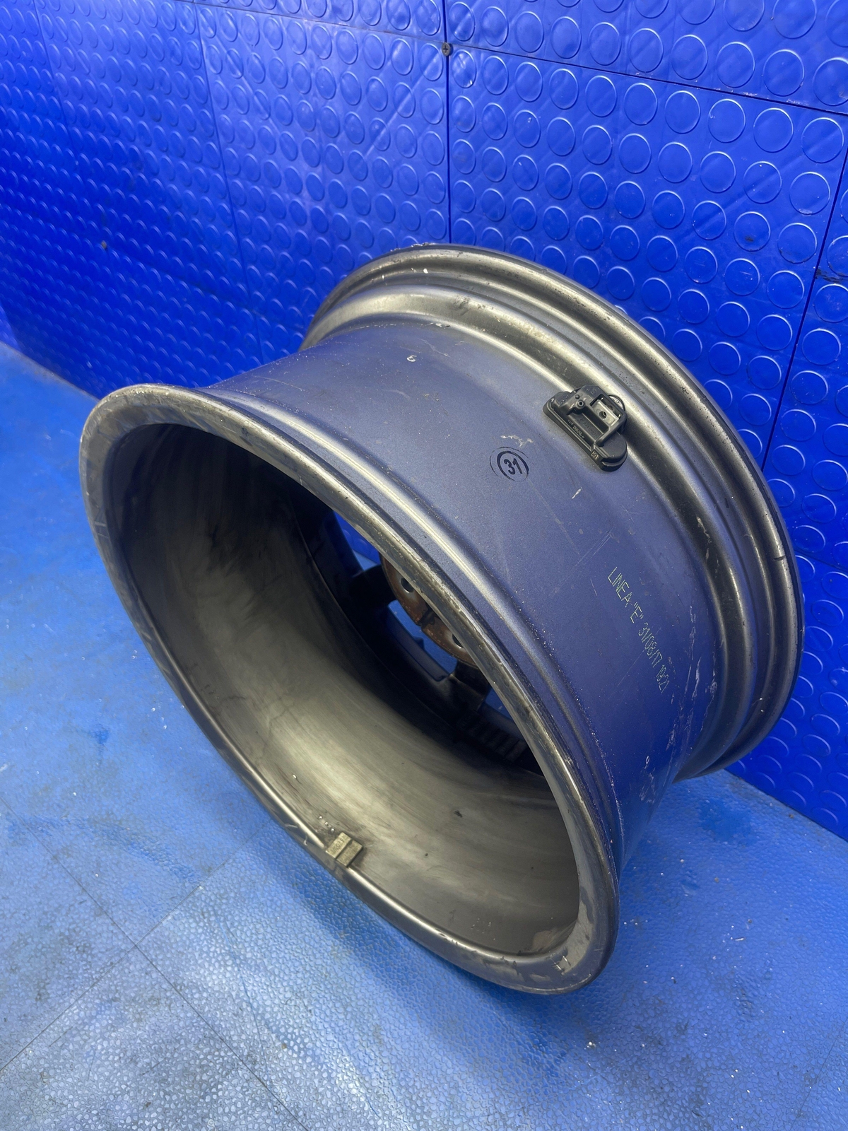 2017-2022 MASERATI LEVANTE OEM 19/8.5 5 V SPOKE WHEEL RIM SILVER *CURBED*