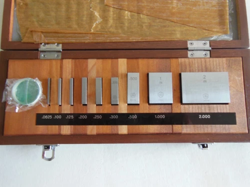 Mitutoyo Gage Block Set No 516-930 set No BE1-9-2 Grade 2 w/case