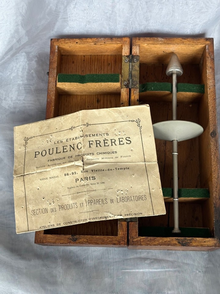 A Poulenc Frères consistomètre — a genuine antique French laboratory apparatus that looks like a steampunk prop but is the real deal.