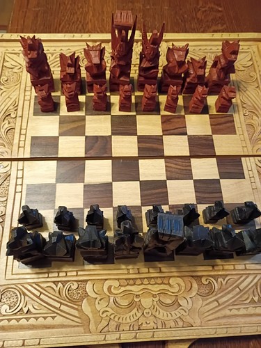 HANDCARVED CHESS SET: PIECES,CASE-BOARD. THAILAND, EXC COND. - Picture 1 of 11