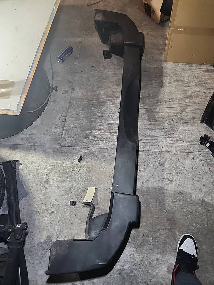 Parachoques trasero OEM Jeep Wrangler JK con soportes laterales 1BD22RXFAE Foto 3 de 4