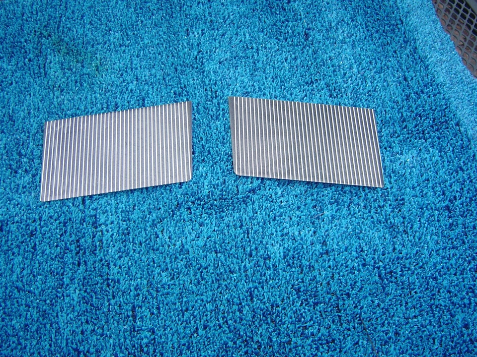 Buick Skylark GS 1967 Gran Sport capucha cuchara adorno insertos como nuevo par Foto 2 de 4