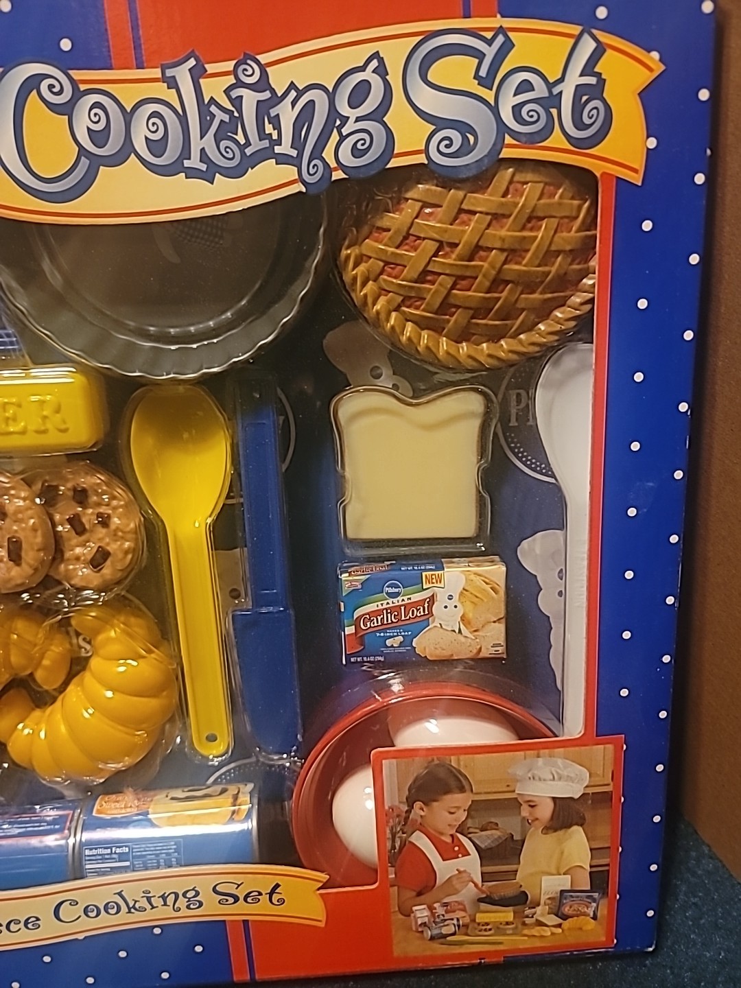 Pillsbury Doughboy 25 Peice Childs Play  Cooking Set 2005