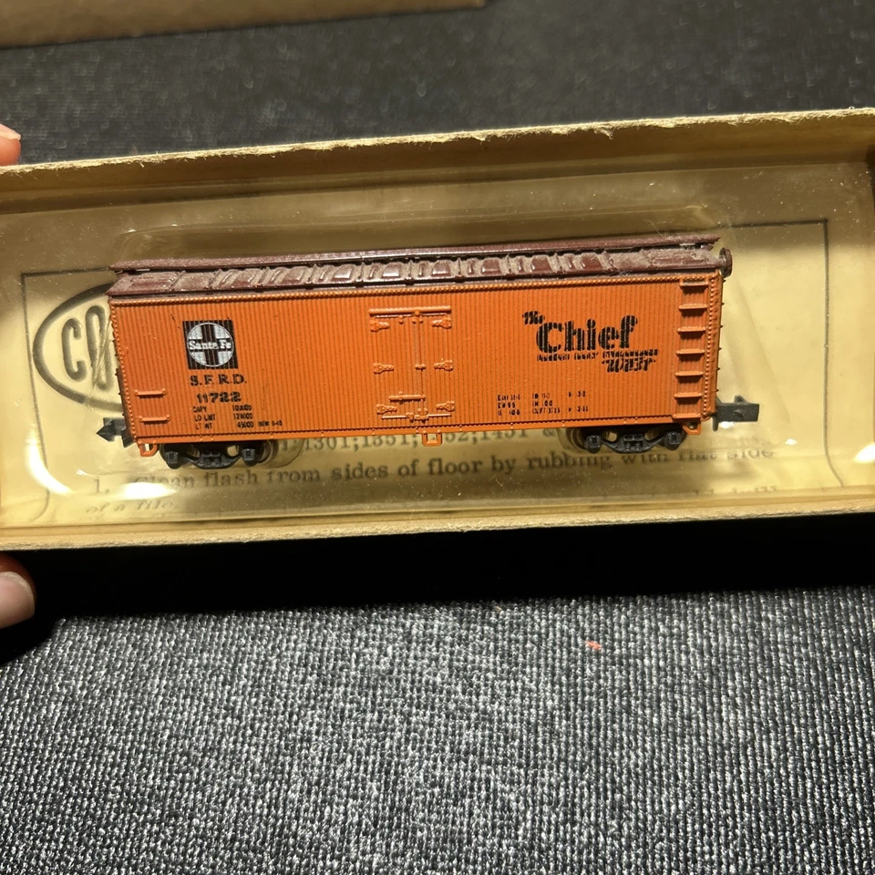 Con-Cor N Scale #61 Lot Of 5 Reefer Cars 40’ Wood Santa Fe 1970 C-6 Steel Chief - Image 4 of 4