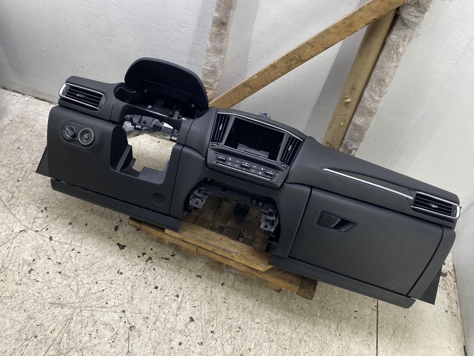2017-2024 MASERATI LEVANTE FRONT DASH PANEL LEATHER W/ AIR SRS BAG A/C GLOVE BOX