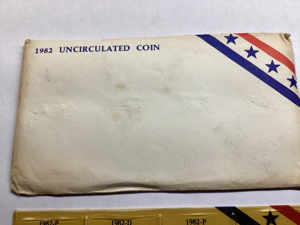 1982 P & D Souvenir Mint Set Private Label 081225 95re - Image 4 of 4