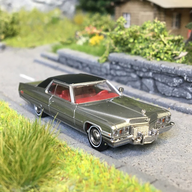Cadillac coupe deVille 1972 voiture miniature HO 1/87 Brekina 18131 gris