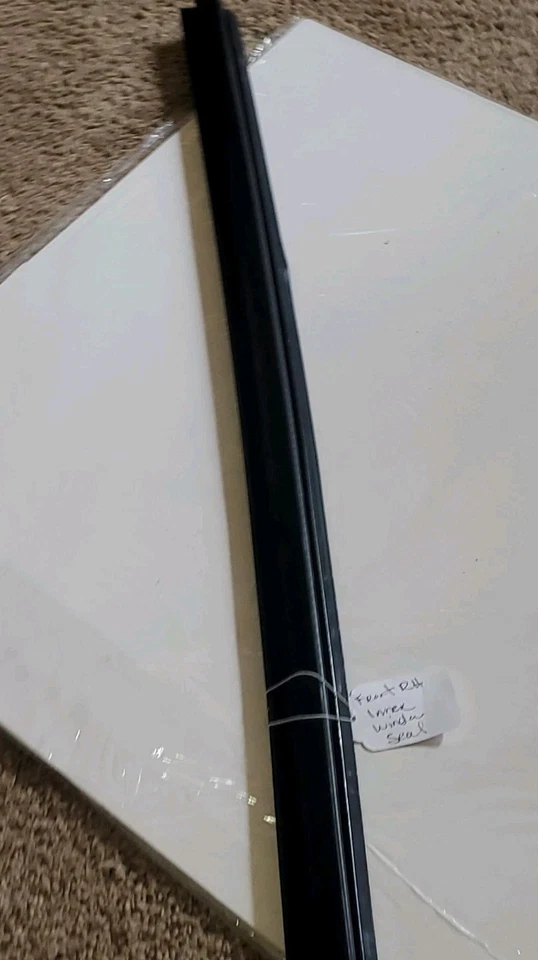 Sello de resistencia interior de la puerta delantera derecha GM 15138387 Chevy GMC Cadillac Foto 3 de 4