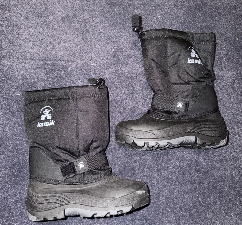 KAMIK Snow Shoe Boots Size 5  Black Kids WAERPROOF snow