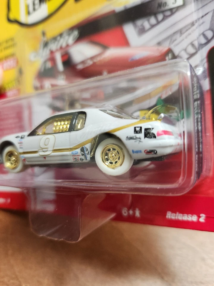 Ford Thunderbird 1986 Chase White Johnny Lightning 1:64 Stock Car rojo Foto 4 de 4