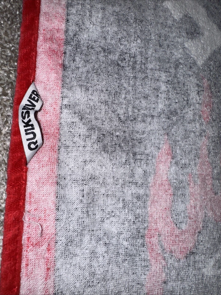 QUIKSILVER 海滩/工具 毛巾 陌生事物 地狱火 冲浪俱乐部 轻度使用 — 第 4/4 张图片